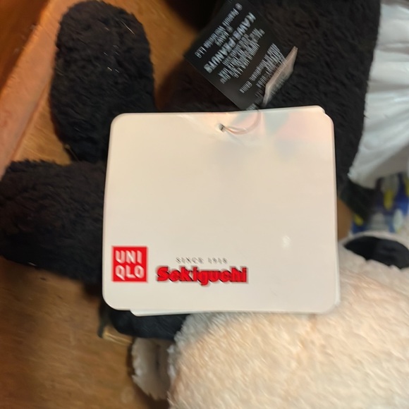 UNI QLO KAWS x Peanuts 8” Snoopy Plushies. NWT COA attached to Black Snoopy only - Picture 11 of 11